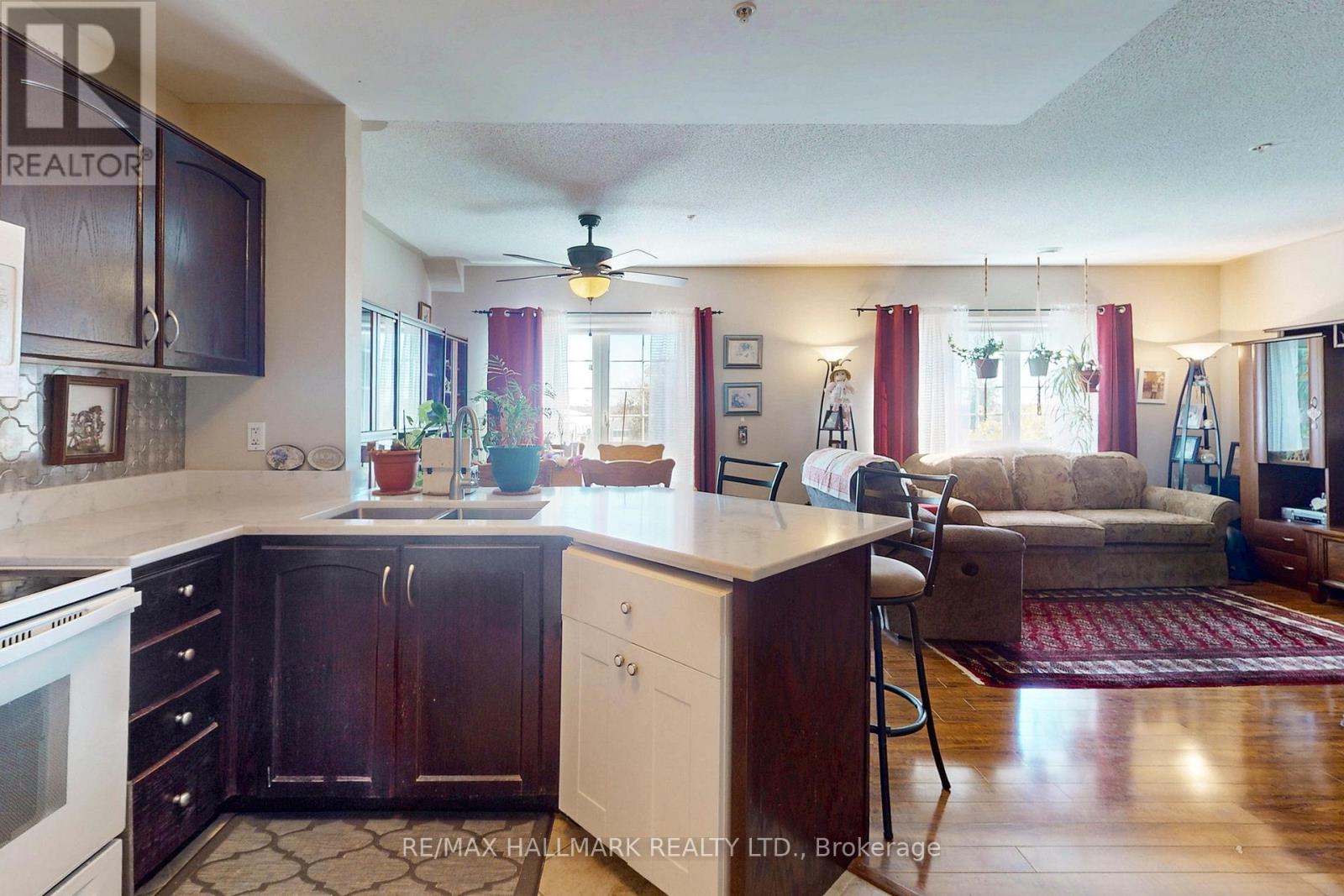 301 - 112 Simcoe Road, Bradford West Gwillimbury, Ontario  L3Z 1Y2 - Photo 9 - N12433354