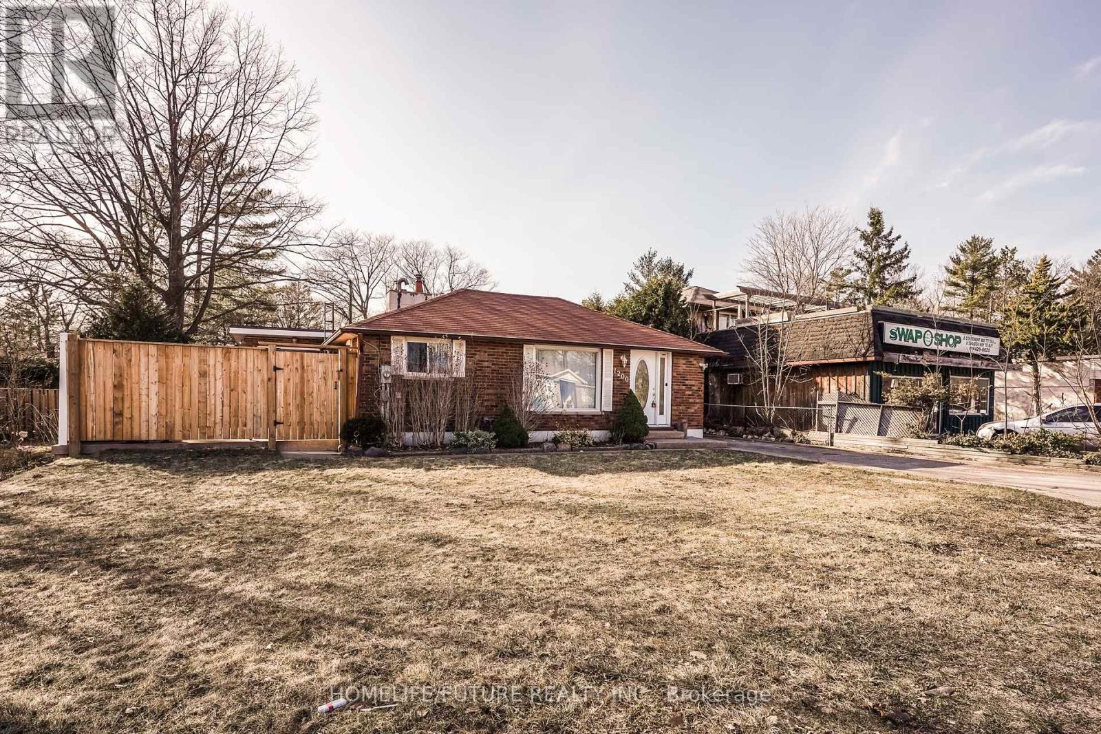 1200 Mosley Street, Wasaga Beach, Ontario  L9Z 2E7 - Photo 3 - S12433311