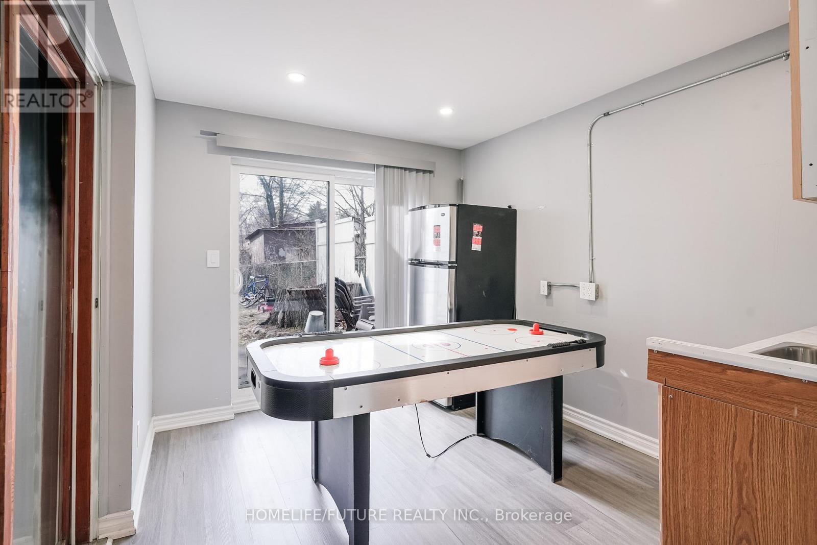 1200 Mosley Street, Wasaga Beach, Ontario  L9Z 2E7 - Photo 31 - S12433311