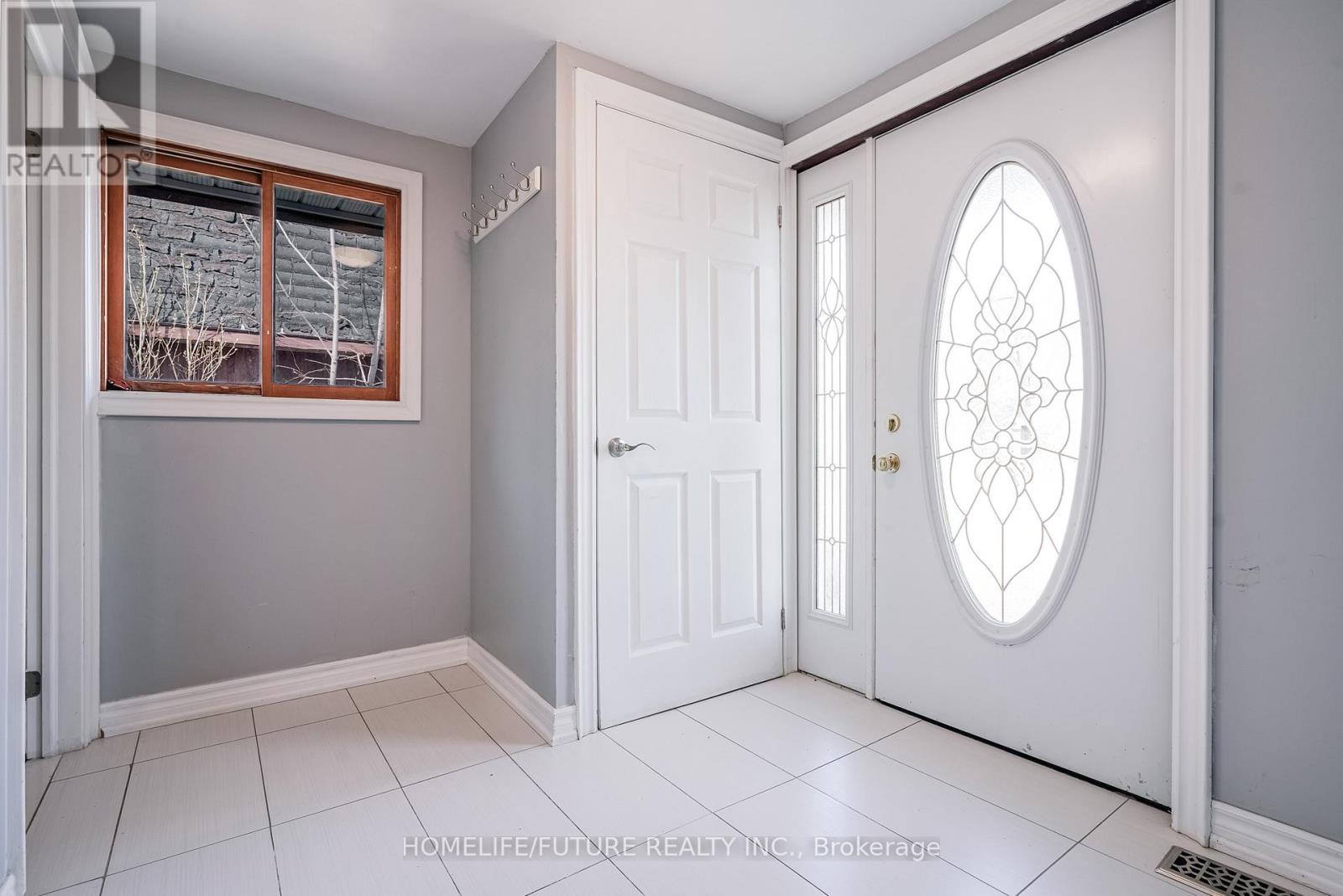 1200 Mosley Street, Wasaga Beach, Ontario  L9Z 2E7 - Photo 4 - S12433311