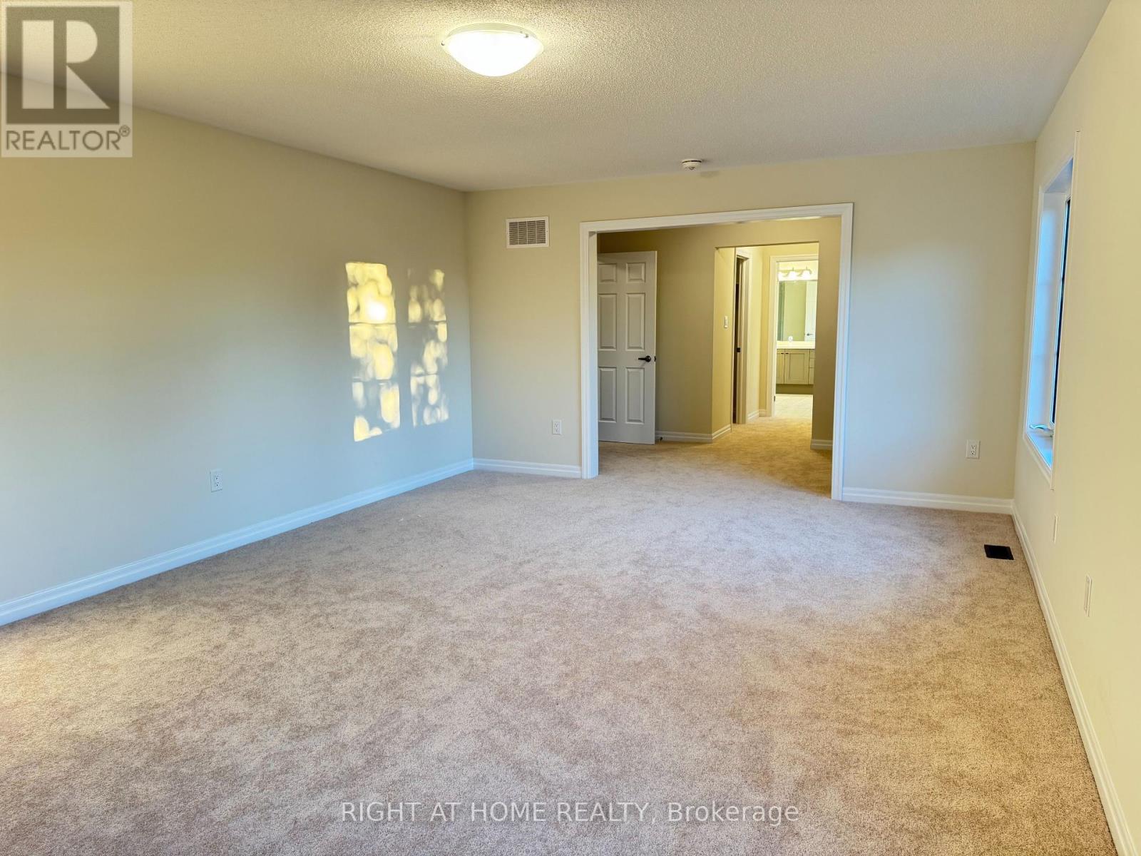 211 Sutherland Street S, Clearview, Ontario  L0M 1S0 - Photo 13 - S12433343