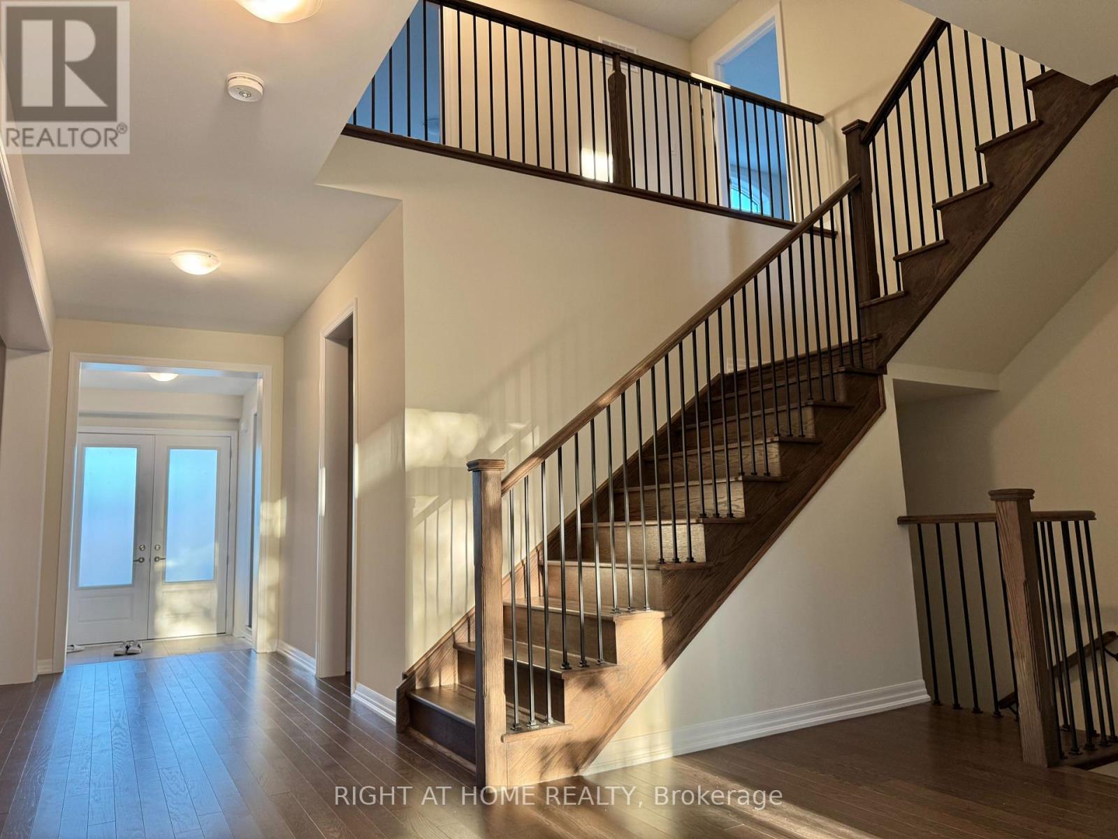 211 Sutherland Street S, Clearview, Ontario  L0M 1S0 - Photo 6 - S12433343