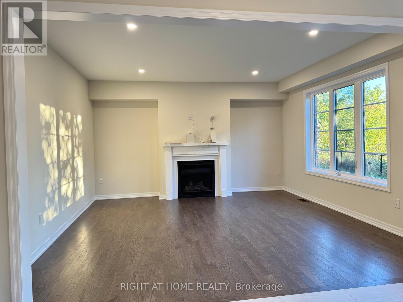 211 Sutherland Street S, Clearview, Ontario  L0M 1S0 - Photo 8 - S12433343