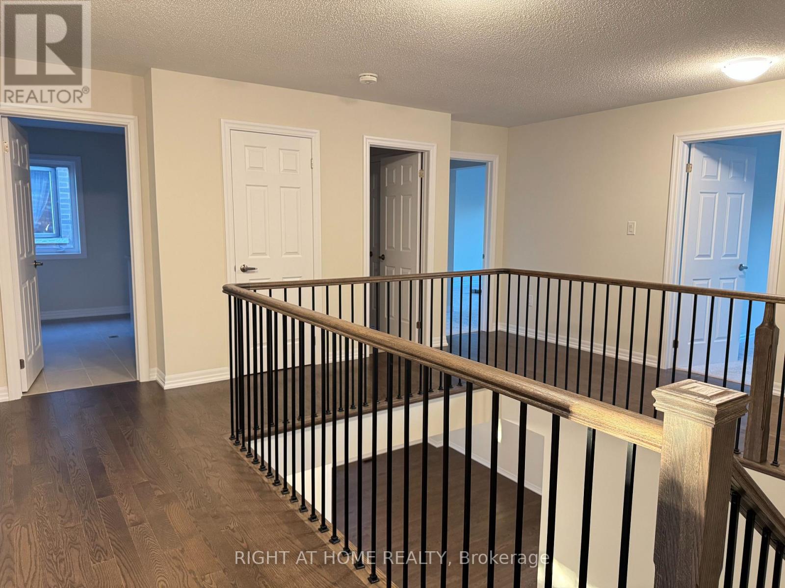 211 Sutherland Street S, Clearview, Ontario  L0M 1S0 - Photo 9 - S12433343