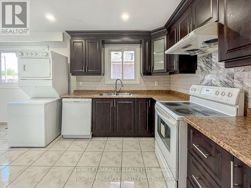 3485 Oakglade Crescent, Mississauga, Ontario  L5C 1X4 - Photo 11 - W12433305