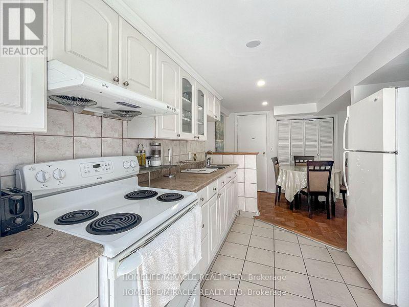 3485 Oakglade Crescent, Mississauga, Ontario  L5C 1X4 - Photo 13 - W12433305
