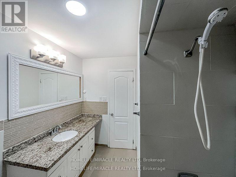 3485 Oakglade Crescent, Mississauga, Ontario  L5C 1X4 - Photo 15 - W12433305