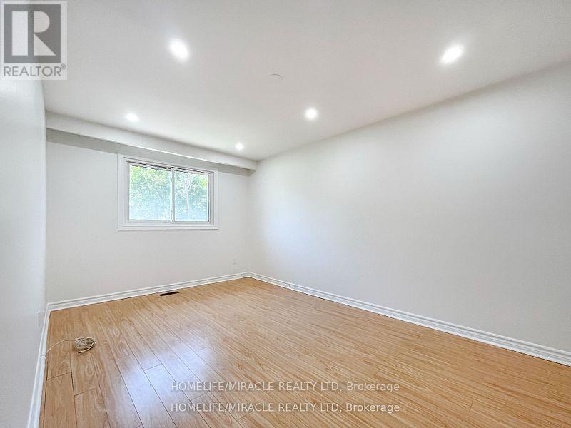 3485 Oakglade Crescent, Mississauga, Ontario  L5C 1X4 - Photo 16 - W12433305