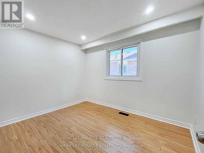3485 Oakglade Crescent, Mississauga, Ontario  L5C 1X4 - Photo 18 - W12433305