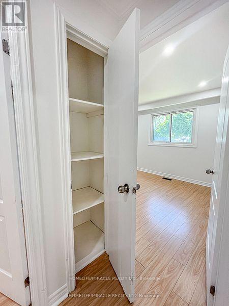 3485 Oakglade Crescent, Mississauga, Ontario  L5C 1X4 - Photo 19 - W12433305
