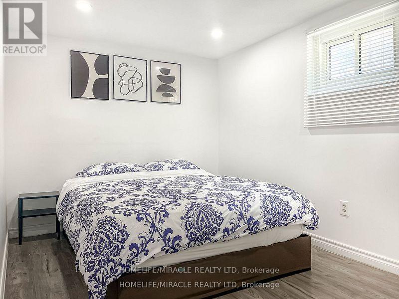 3485 Oakglade Crescent, Mississauga, Ontario  L5C 1X4 - Photo 23 - W12433305