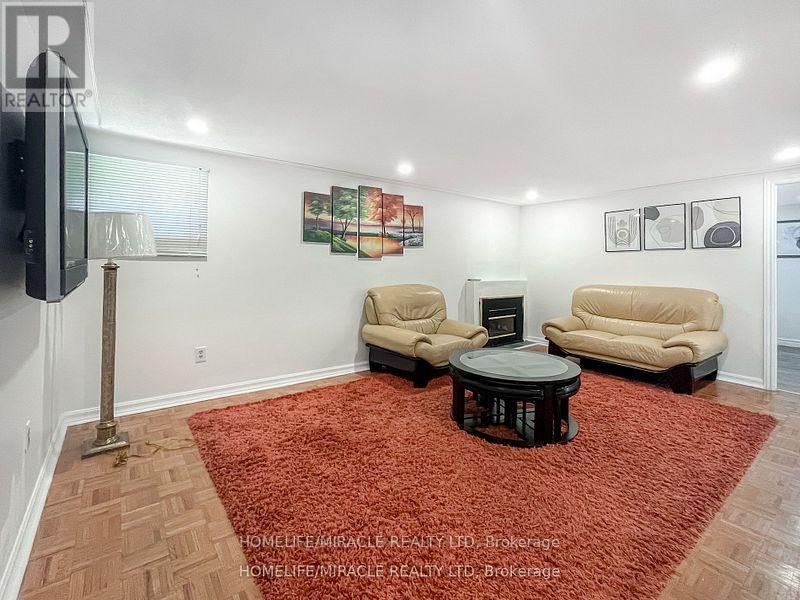 3485 Oakglade Crescent, Mississauga, Ontario  L5C 1X4 - Photo 27 - W12433305