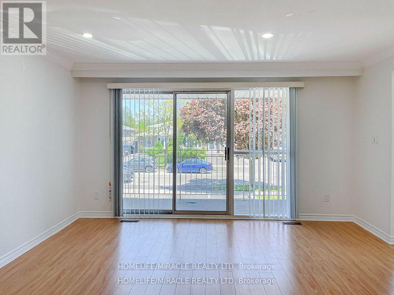 3485 Oakglade Crescent, Mississauga, Ontario  L5C 1X4 - Photo 7 - W12433305