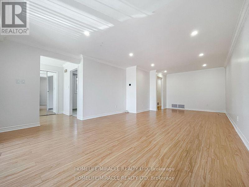 3485 Oakglade Crescent, Mississauga, Ontario  L5C 1X4 - Photo 9 - W12433305