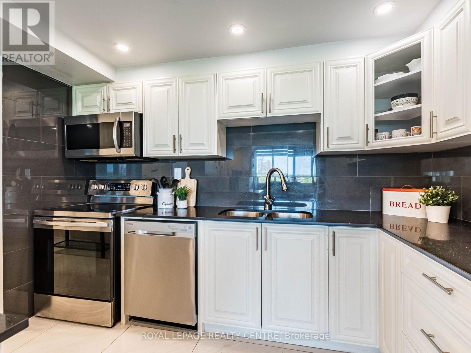 709 - 1320 Mississauga Valley Boulevard, Mississauga, Ontario  L5A 3R6 - Photo 17 - W12433330