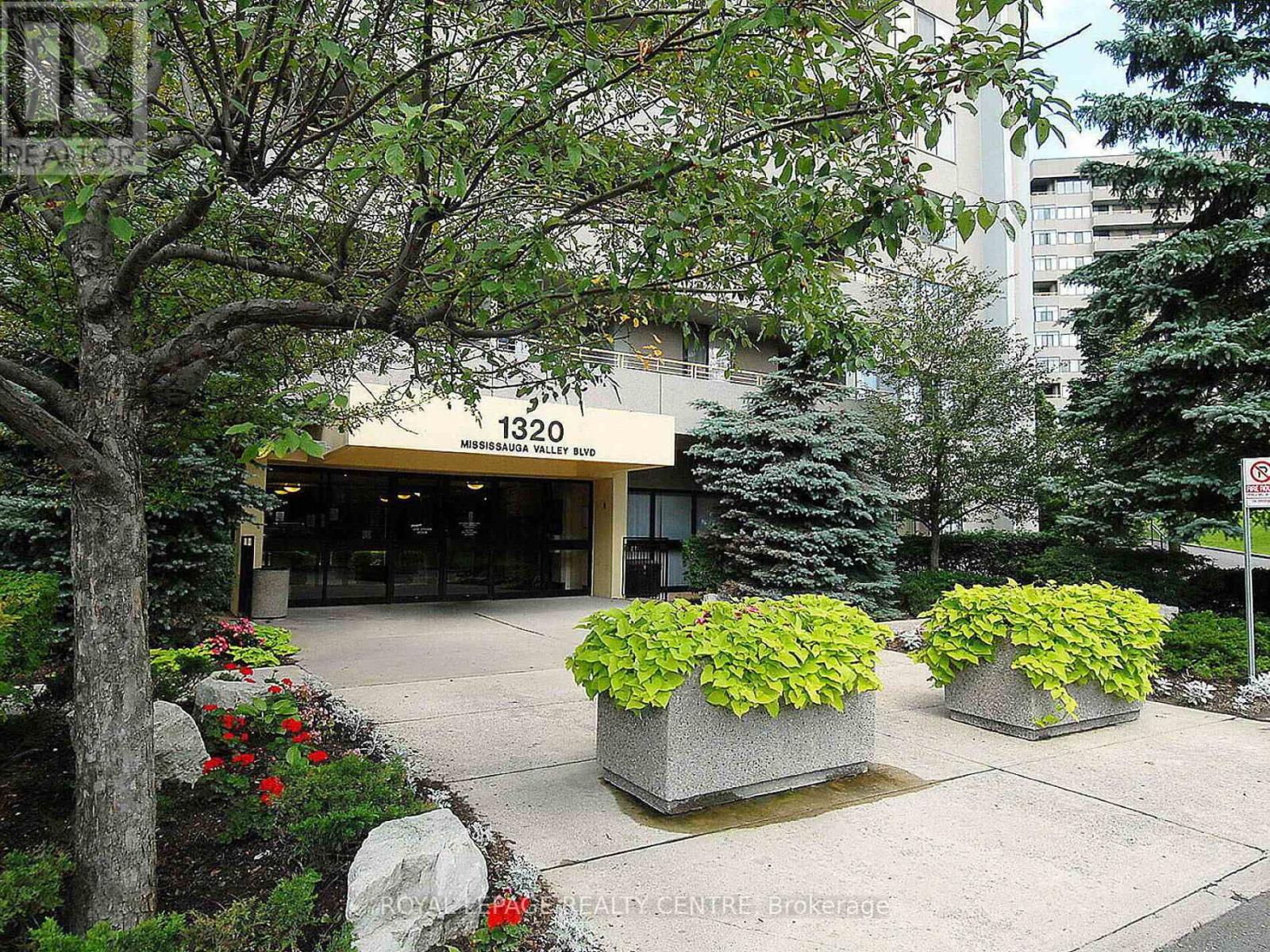 709 - 1320 Mississauga Valley Boulevard, Mississauga, Ontario  L5A 3R6 - Photo 2 - W12433330