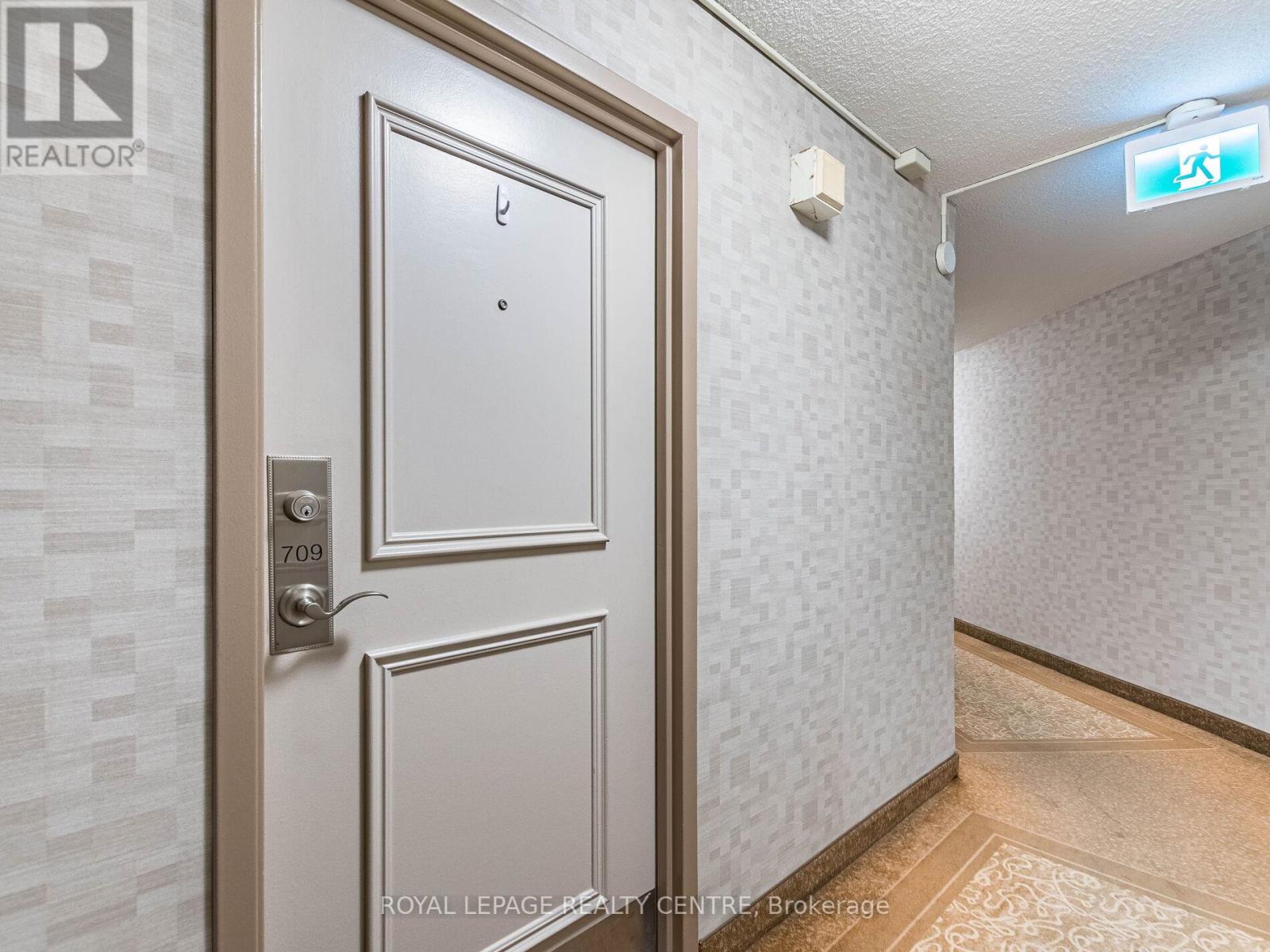 709 - 1320 Mississauga Valley Boulevard, Mississauga, Ontario  L5A 3R6 - Photo 4 - W12433330