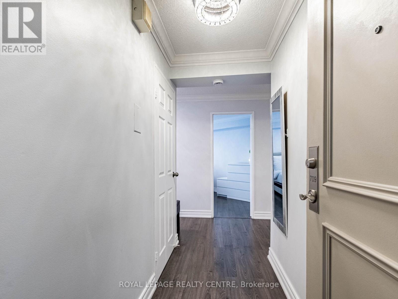 709 - 1320 Mississauga Valley Boulevard, Mississauga, Ontario  L5A 3R6 - Photo 5 - W12433330