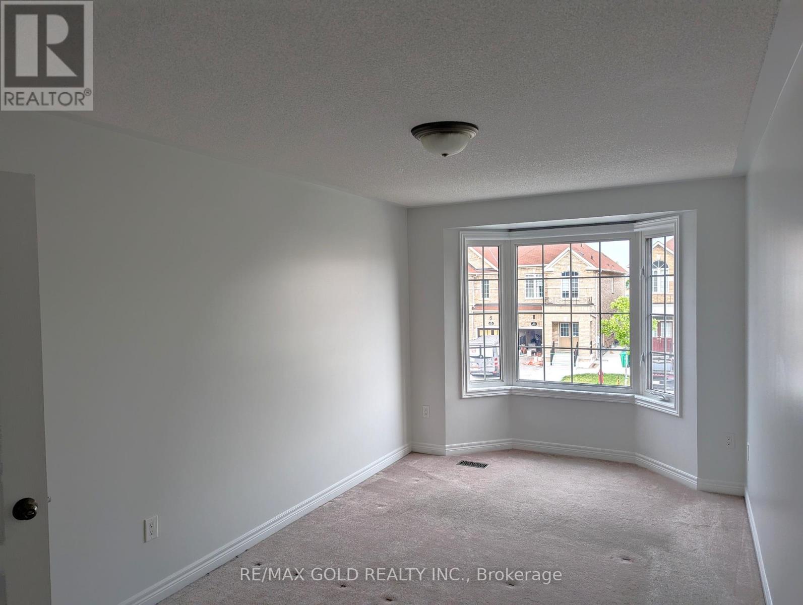 26 Long Branch Trail, Brampton, Ontario  L6P 3S4 - Photo 10 - W12433349