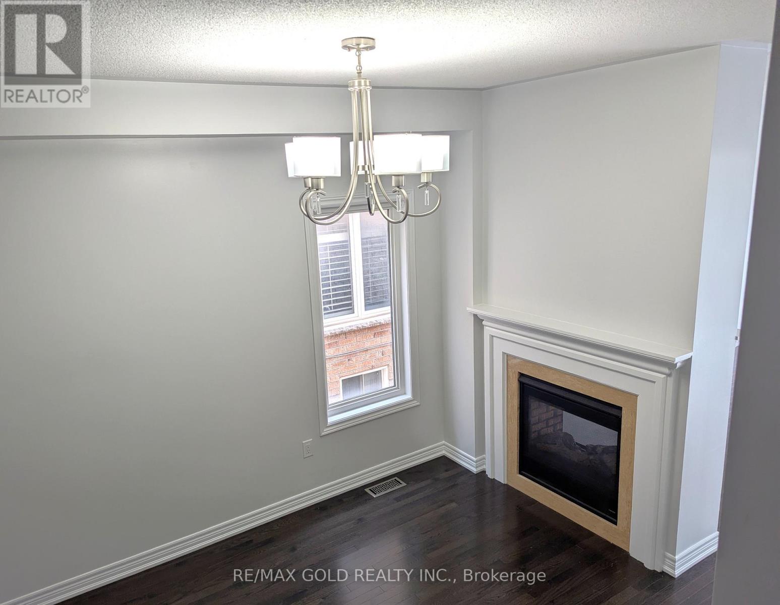 26 Long Branch Trail, Brampton, Ontario  L6P 3S4 - Photo 4 - W12433349