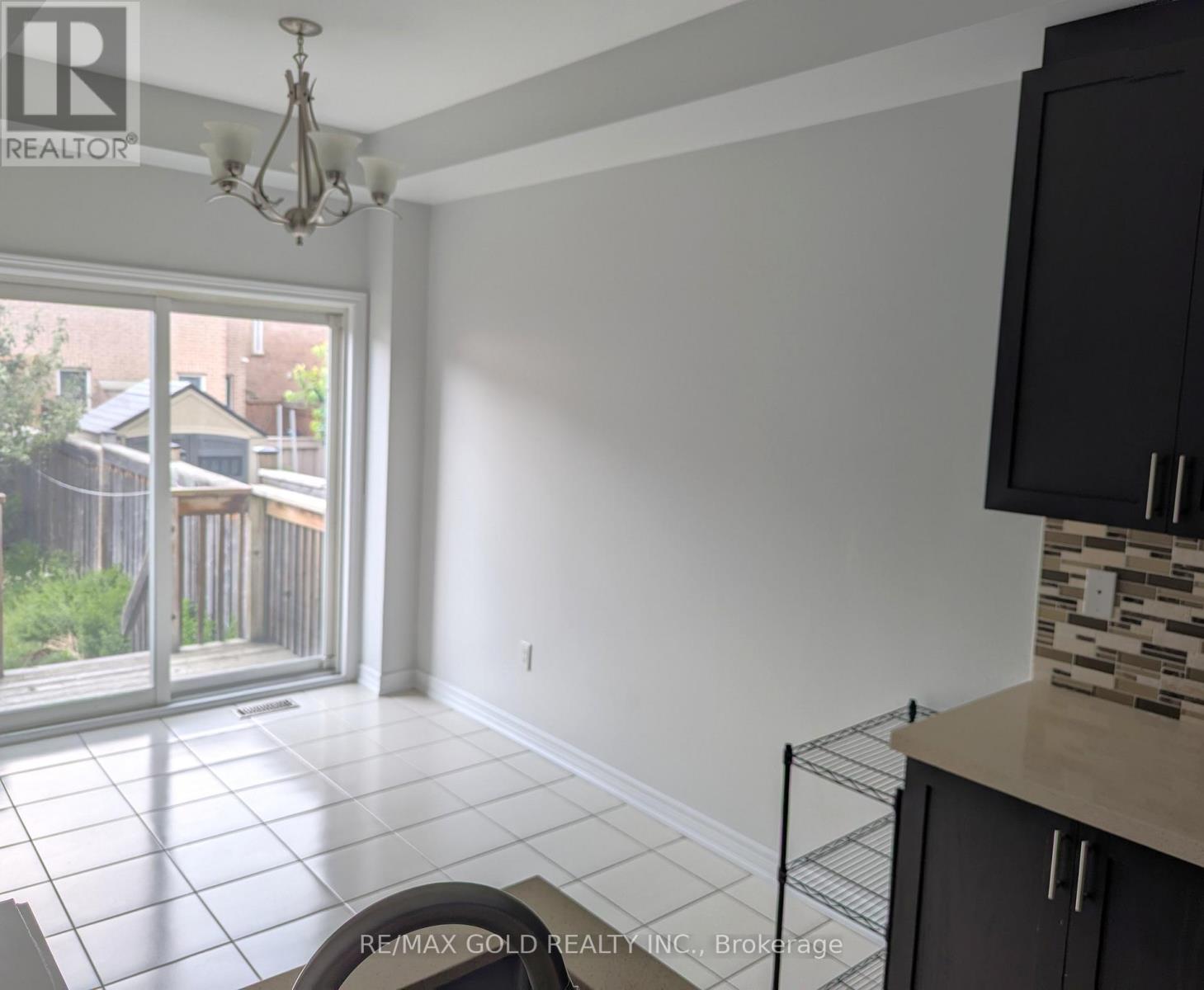 26 Long Branch Trail, Brampton, Ontario  L6P 3S4 - Photo 7 - W12433349
