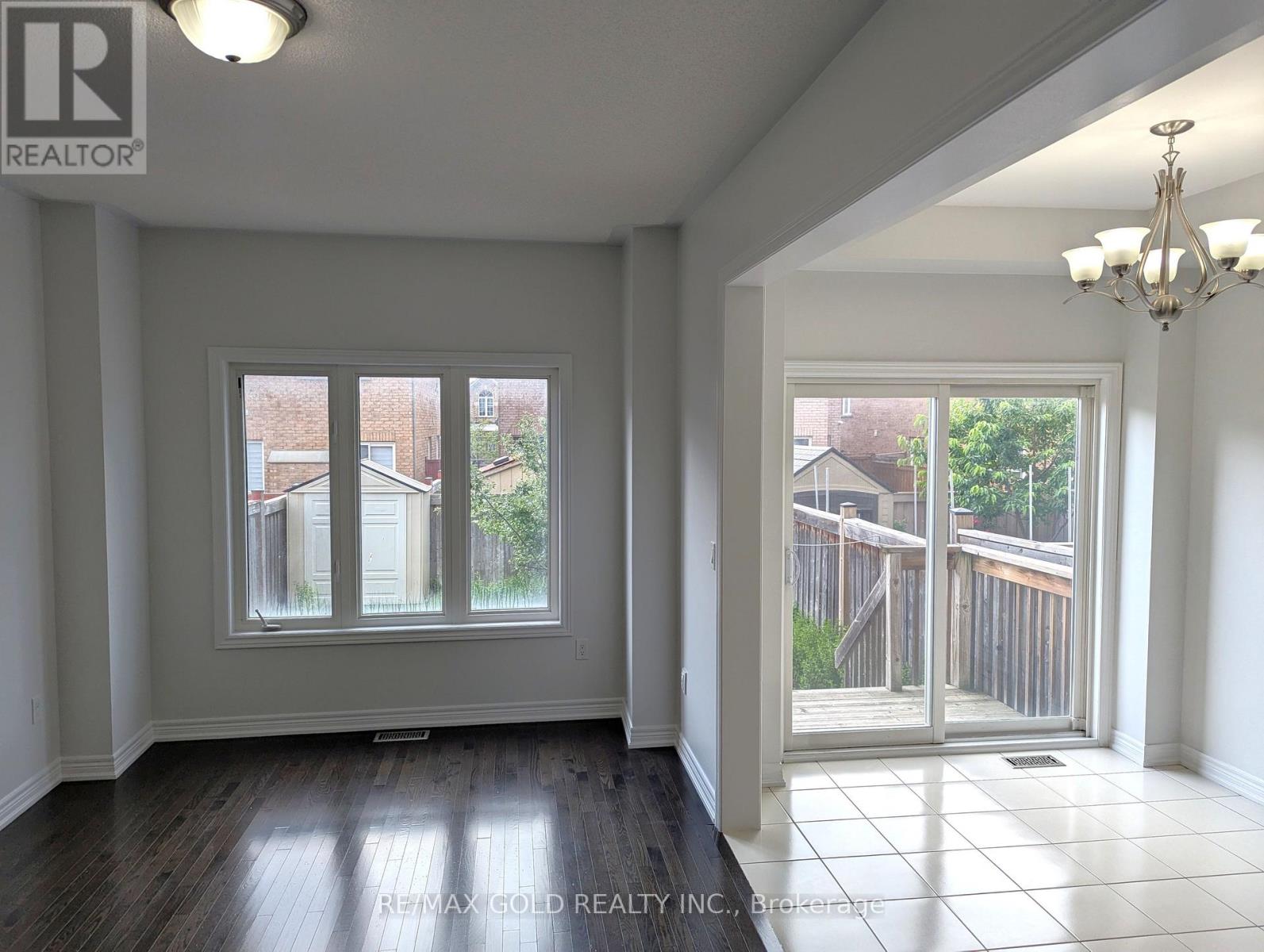26 Long Branch Trail, Brampton, Ontario  L6P 3S4 - Photo 8 - W12433349