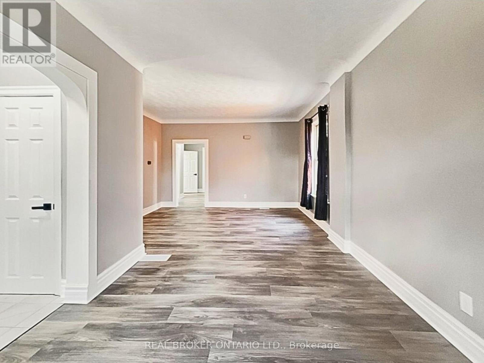 13 Salisbury Avenue, Brantford, Ontario  N3S 1M6 - Photo 4 - X12433337