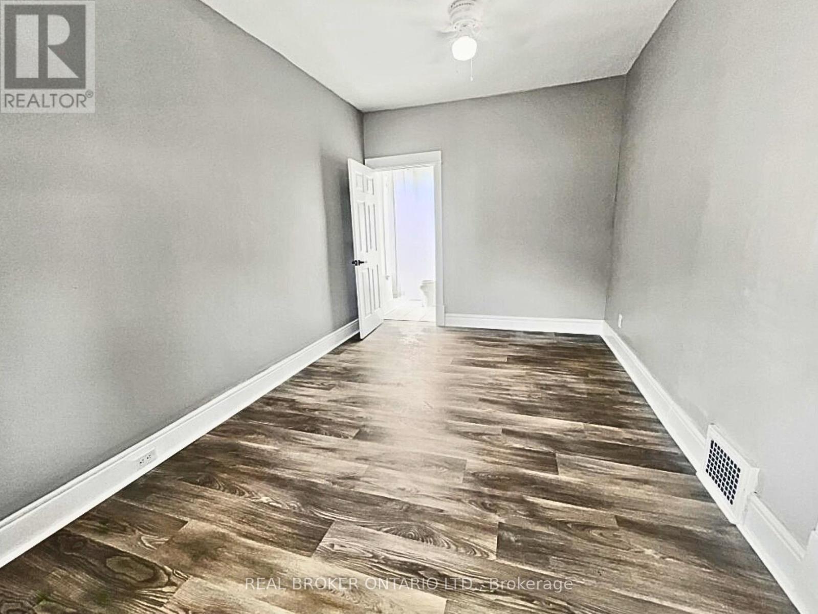 13 Salisbury Avenue, Brantford, Ontario  N3S 1M6 - Photo 7 - X12433337