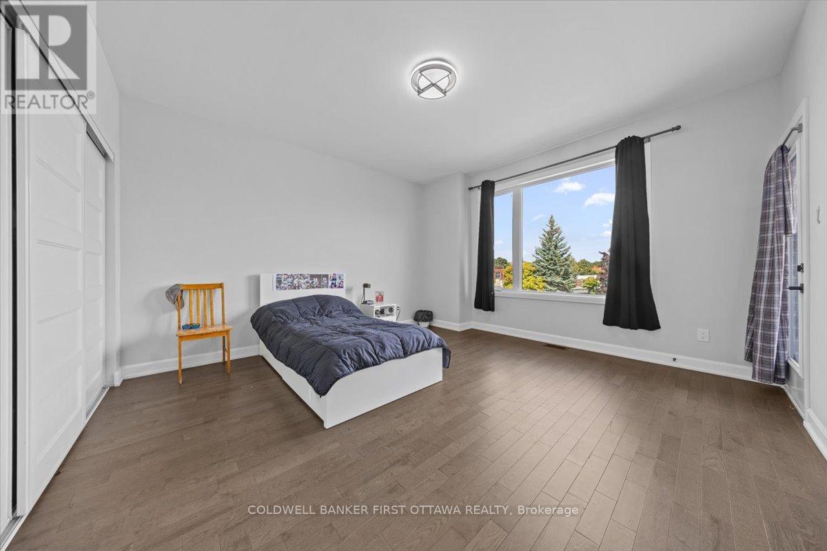 562 Queen Mary Street, Ottawa, Ontario  K1K 1W1 - Photo 13 - X12433377
