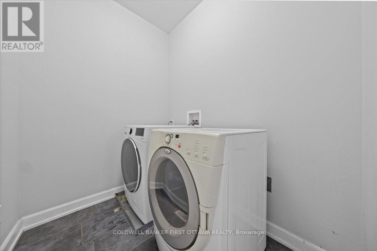 562 Queen Mary Street, Ottawa, Ontario  K1K 1W1 - Photo 16 - X12433377