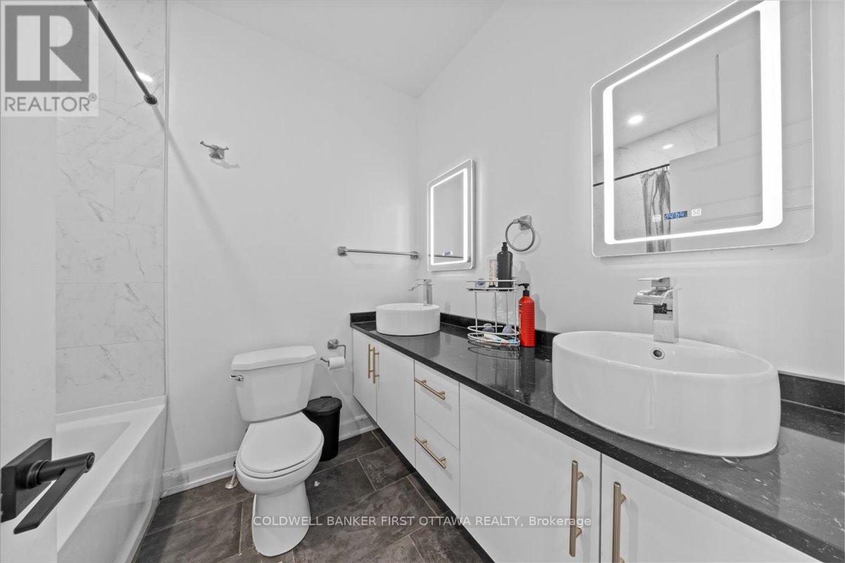 562 Queen Mary Street, Ottawa, Ontario  K1K 1W1 - Photo 17 - X12433377
