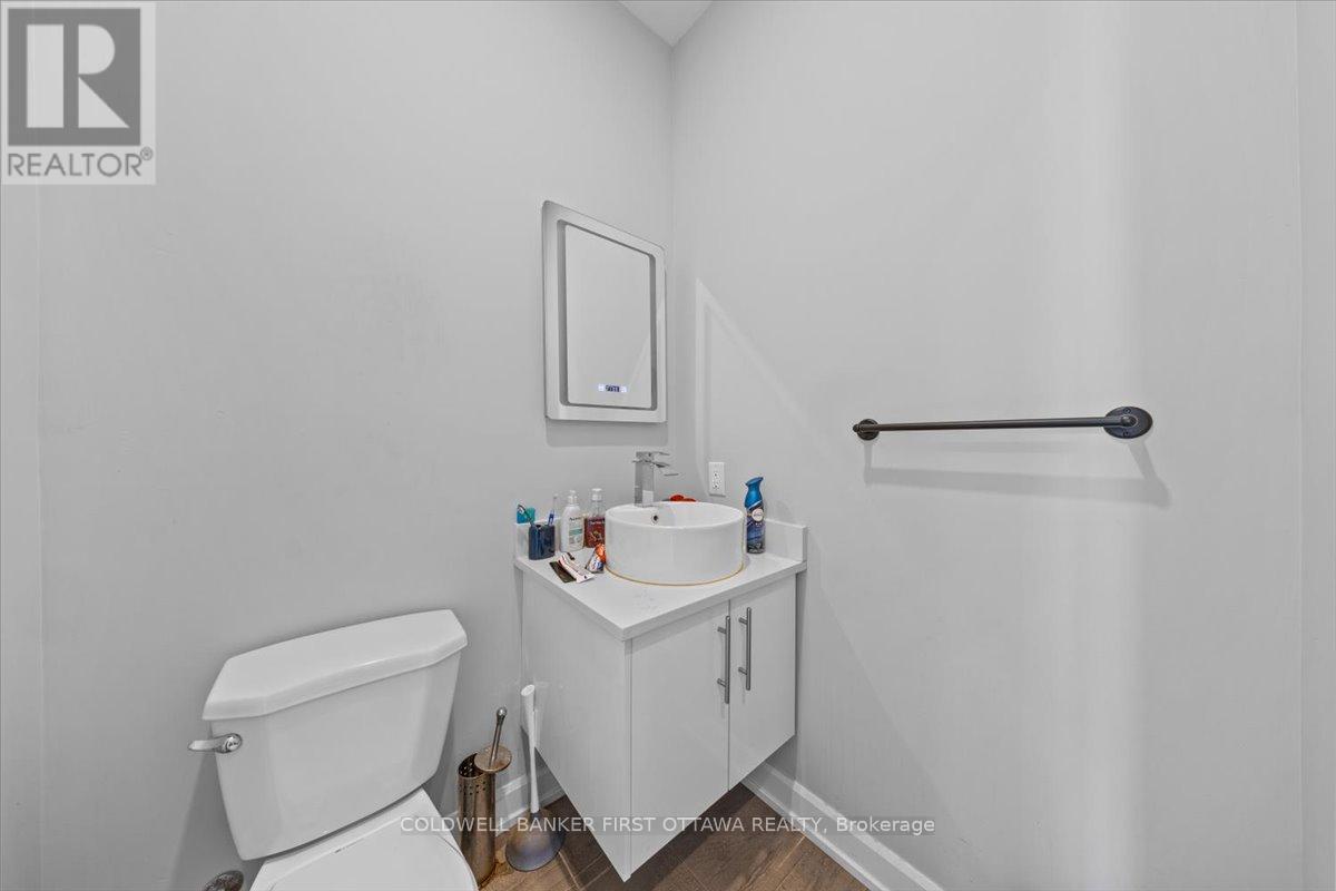 562 Queen Mary Street, Ottawa, Ontario  K1K 1W1 - Photo 22 - X12433377