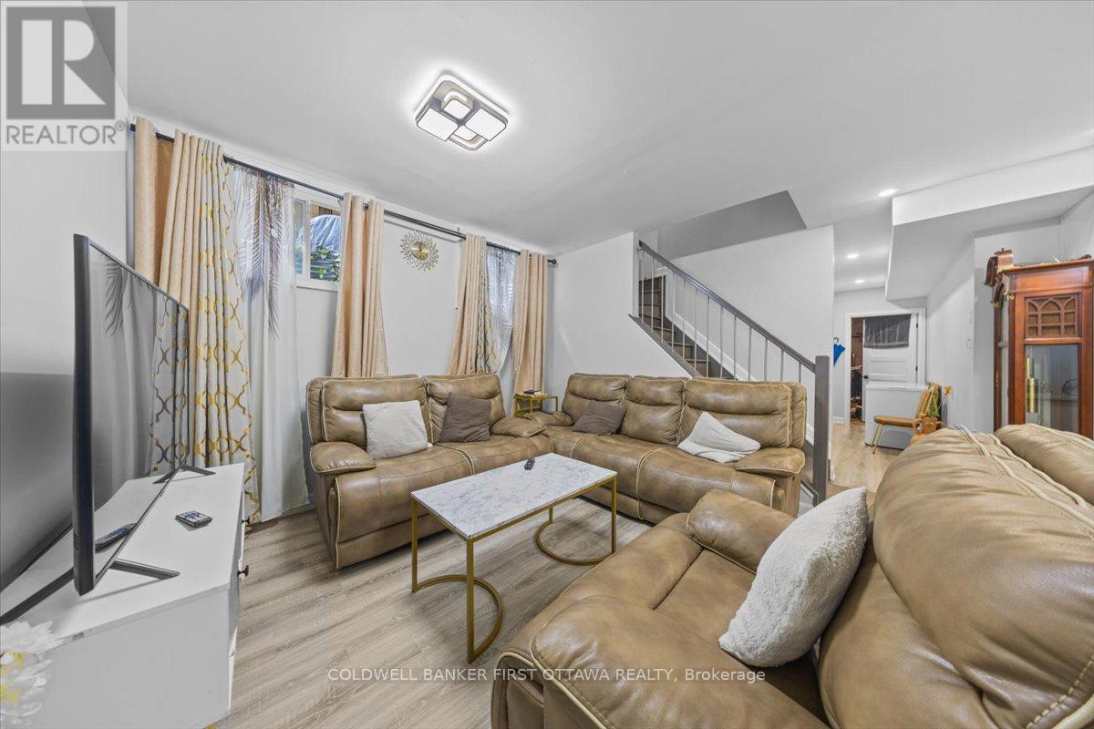 562 Queen Mary Street, Ottawa, Ontario  K1K 1W1 - Photo 31 - X12433377