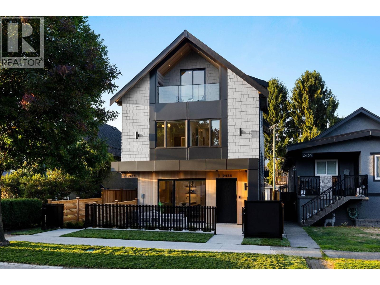 1 2435 NAPIER STREET, Vancouver, British Columbia