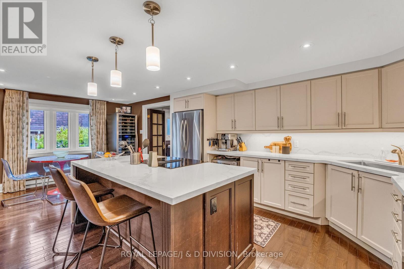 137 Highbourne Road, Toronto, Ontario  M5P 2J8 - Photo 11 - C12433357