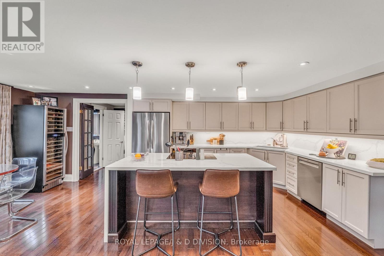 137 Highbourne Road, Toronto, Ontario  M5P 2J8 - Photo 12 - C12433357