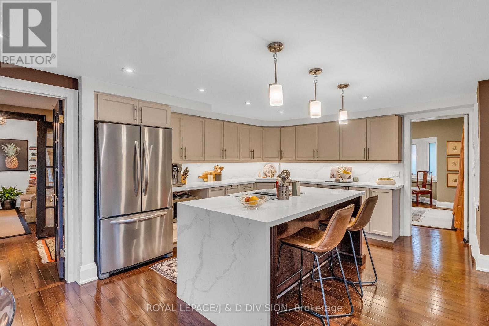137 Highbourne Road, Toronto, Ontario  M5P 2J8 - Photo 13 - C12433357