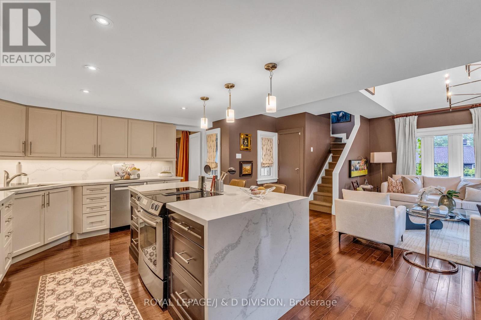 137 Highbourne Road, Toronto, Ontario  M5P 2J8 - Photo 14 - C12433357