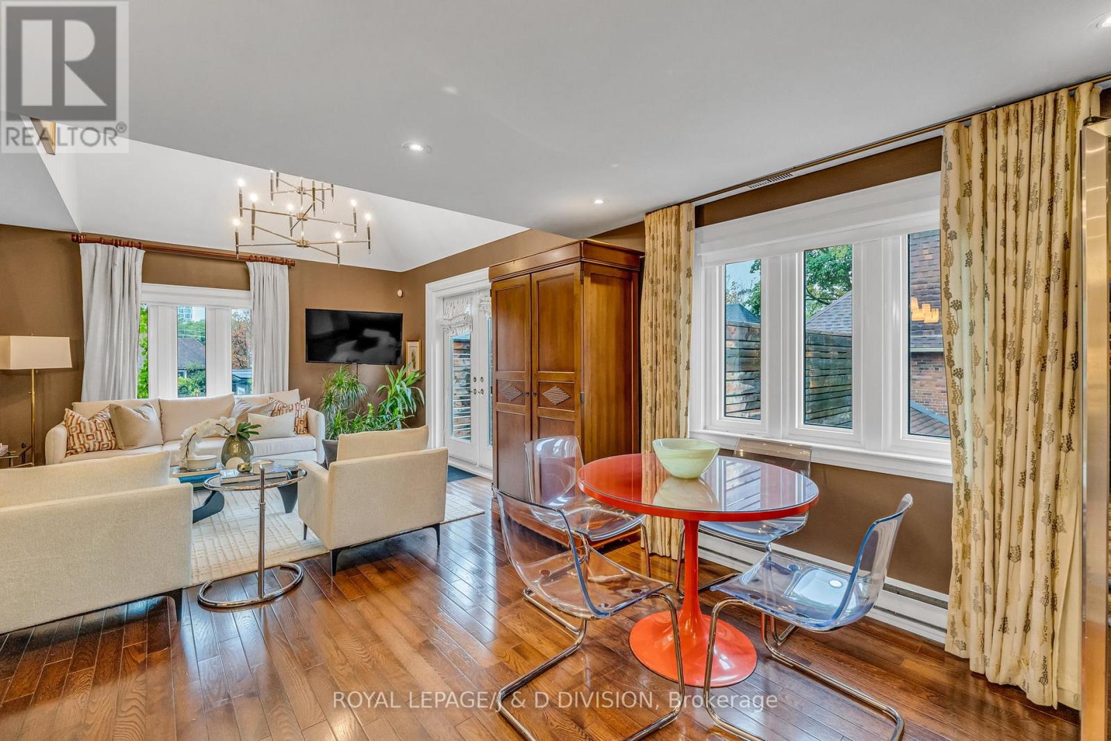 137 Highbourne Road, Toronto, Ontario  M5P 2J8 - Photo 17 - C12433357