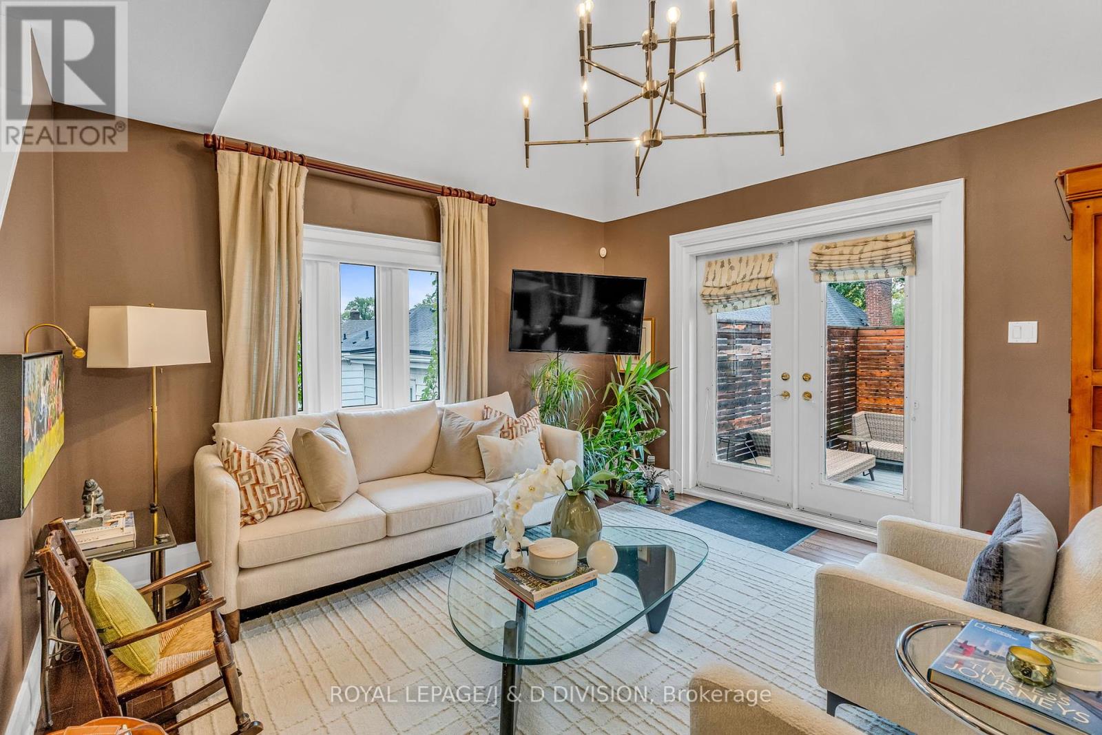 137 Highbourne Road, Toronto, Ontario  M5P 2J8 - Photo 19 - C12433357