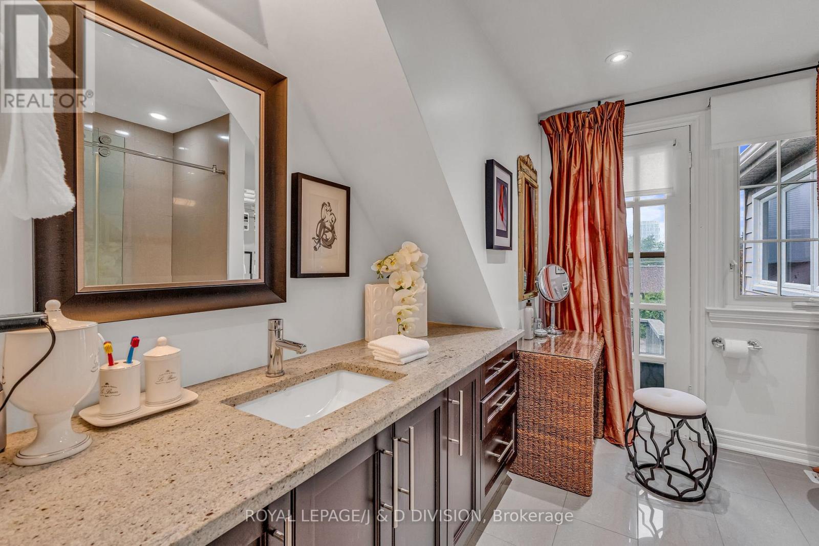 137 Highbourne Road, Toronto, Ontario  M5P 2J8 - Photo 34 - C12433357