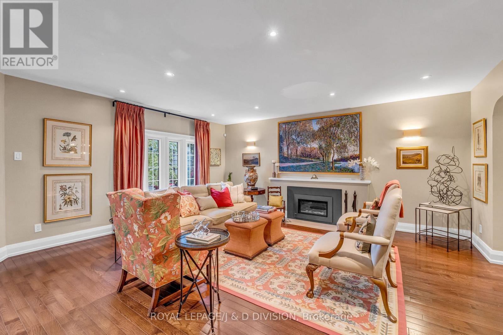 137 Highbourne Road, Toronto, Ontario  M5P 2J8 - Photo 4 - C12433357