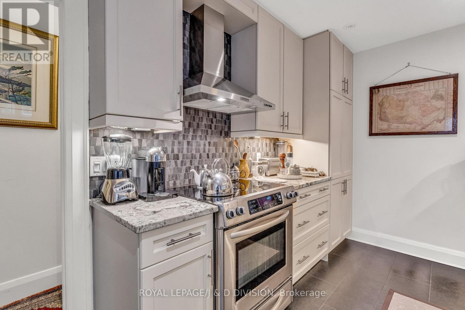 137 Highbourne Road, Toronto, Ontario  M5P 2J8 - Photo 45 - C12433357