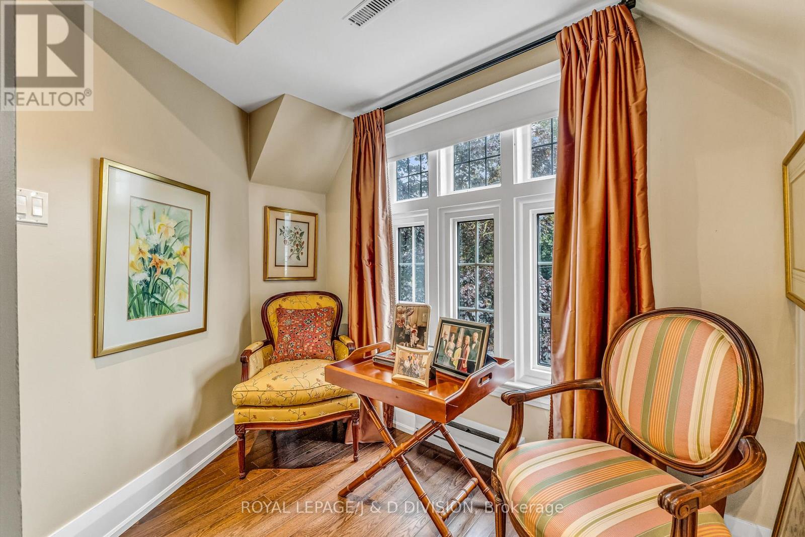 137 Highbourne Road, Toronto, Ontario  M5P 2J8 - Photo 7 - C12433357