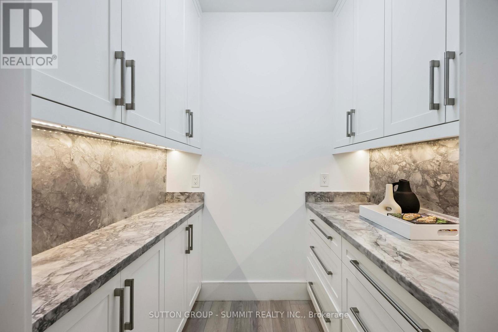 127 Munro Boulevard, Toronto, Ontario  M2P 1C7 - Photo 18 - C12433359