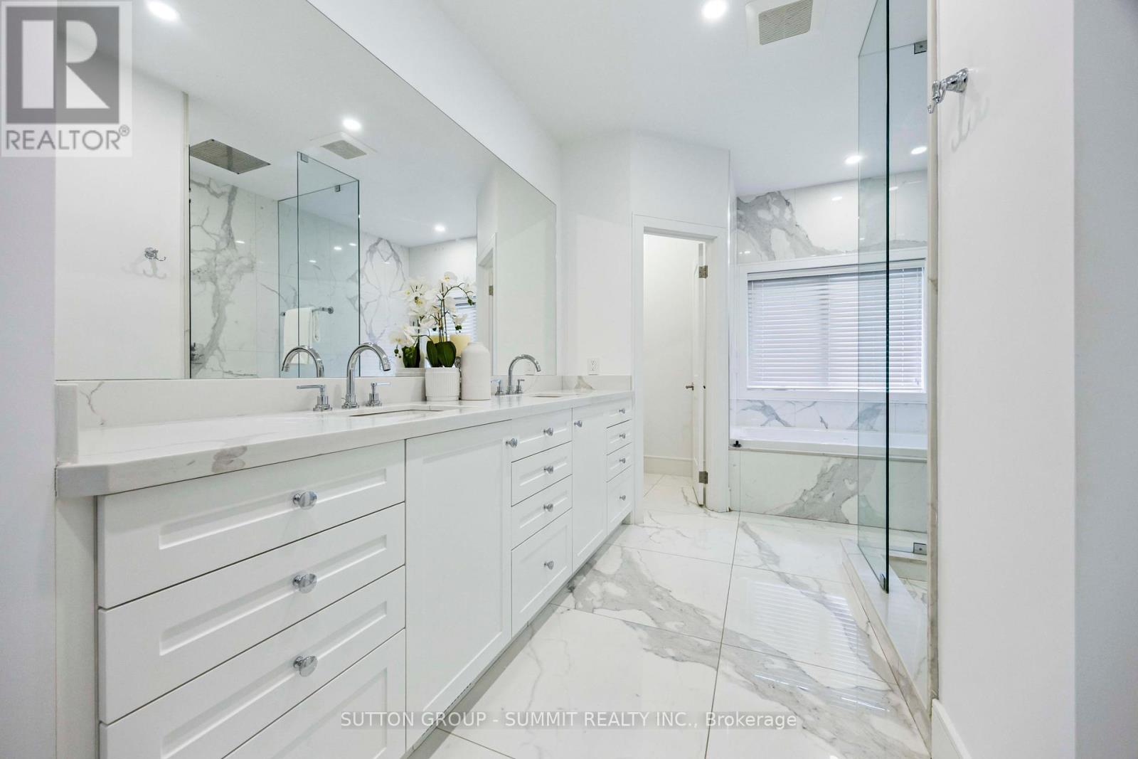127 Munro Boulevard, Toronto, Ontario  M2P 1C7 - Photo 25 - C12433359
