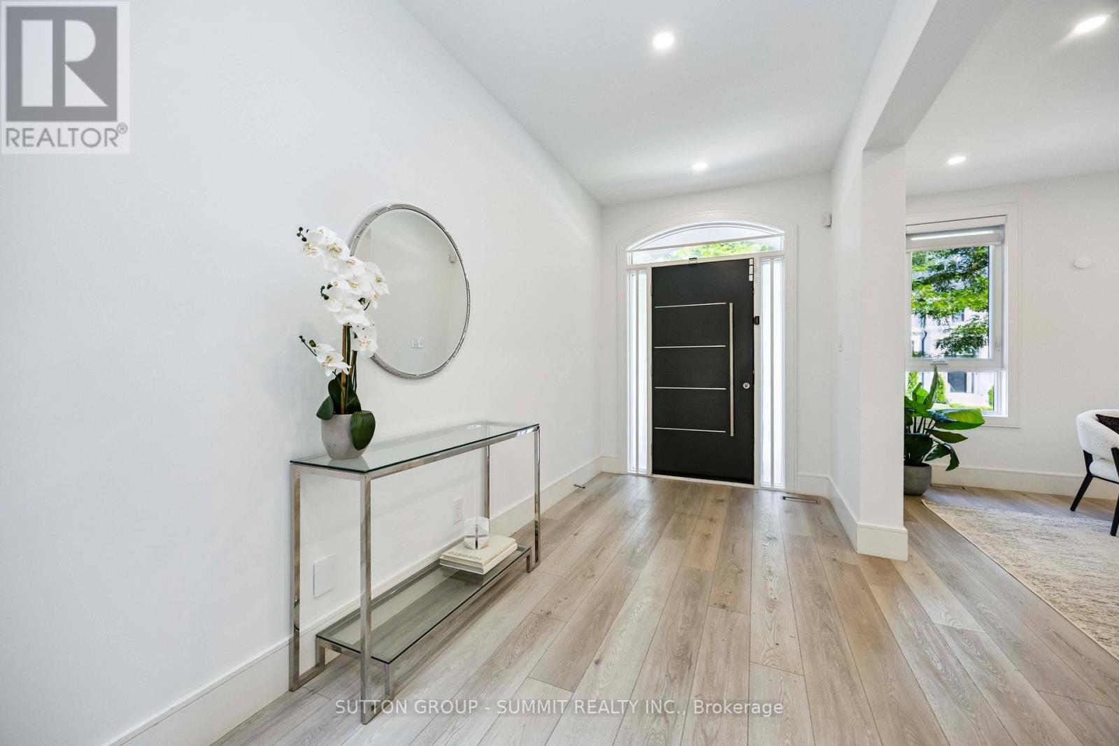 127 Munro Boulevard, Toronto, Ontario  M2P 1C7 - Photo 3 - C12433359
