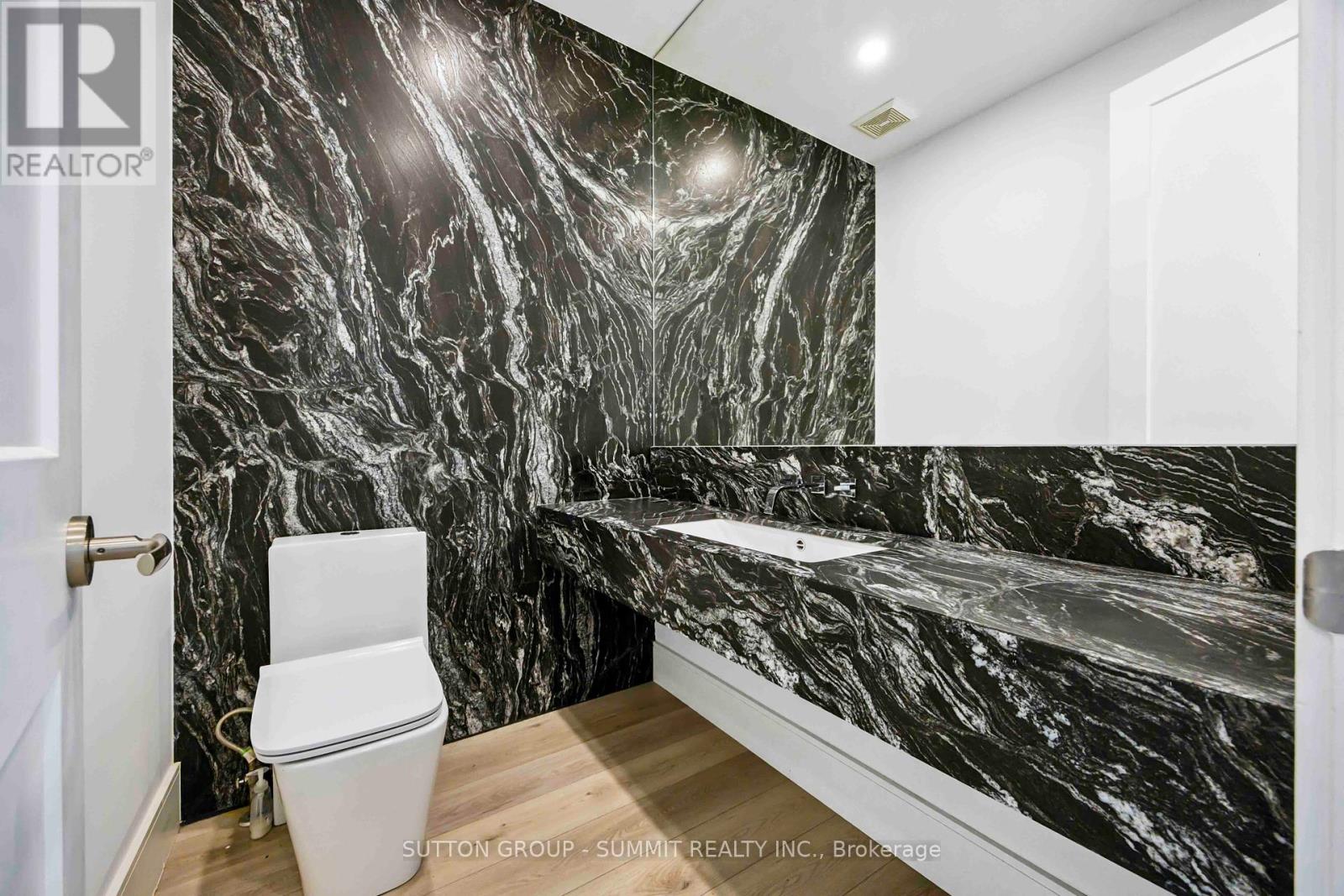 127 Munro Boulevard, Toronto, Ontario  M2P 1C7 - Photo 9 - C12433359