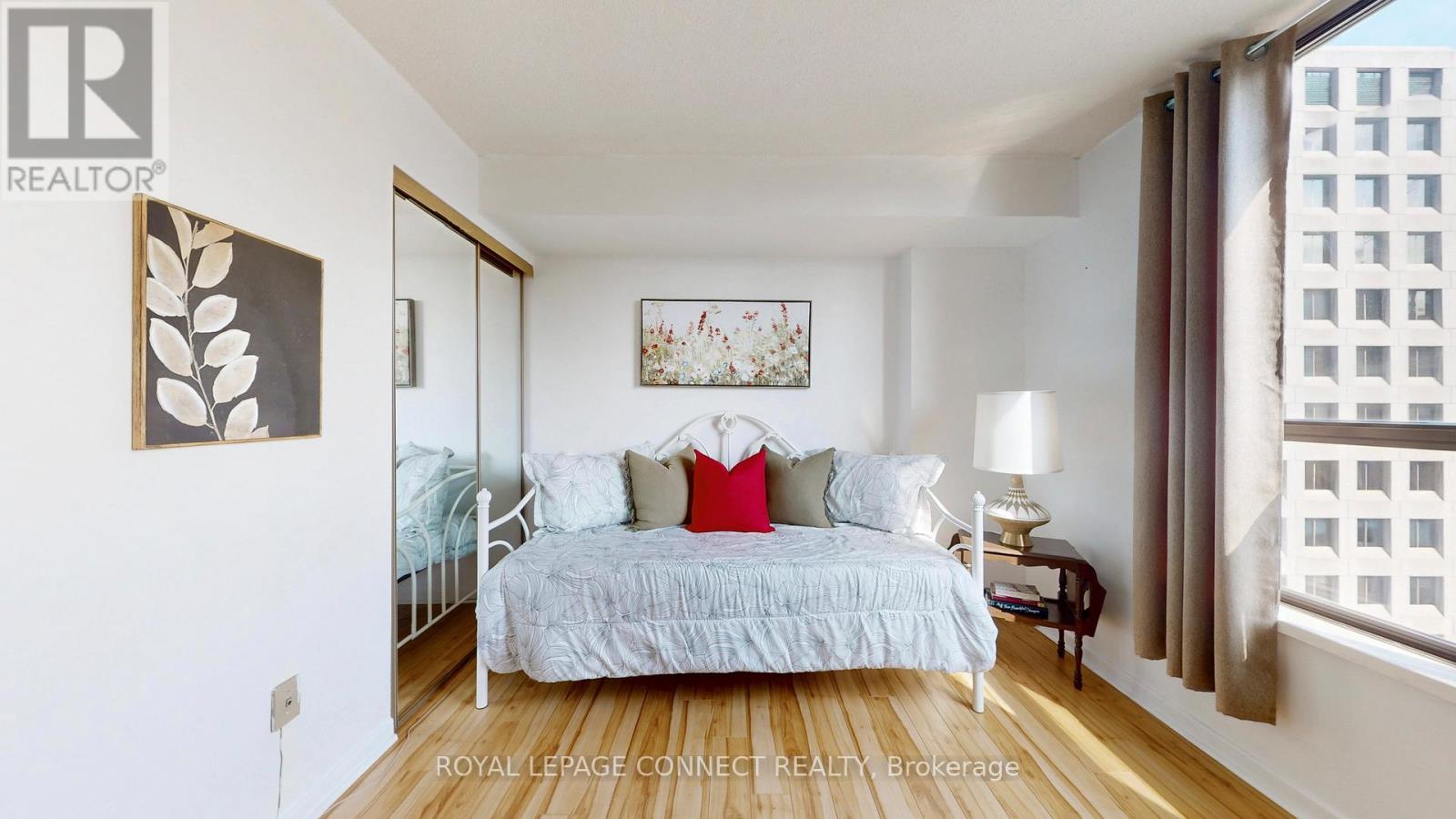 1002 - 47 St Clair Avenue W, Toronto, Ontario  M4V 3A5 - Photo 34 - C12433368