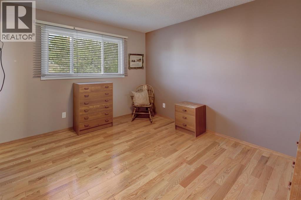 19 Castlefall Way Ne, Calgary, Alberta  T3J 1M6 - Photo 11 - A2258522